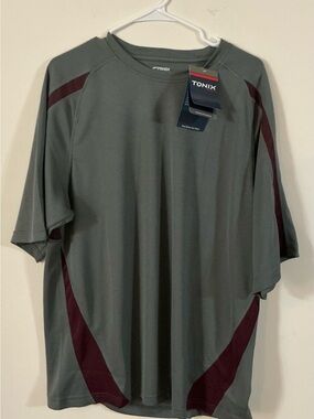 Men's Activewear Short-Sleeve Shirt — Gray with Maroon Accents - Men’s XL